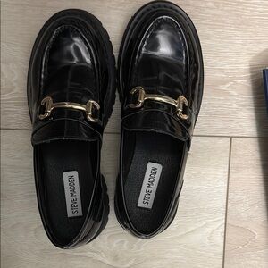 Steve Madden Black Loafers with Gold Accent
Hardly worn Lug sole